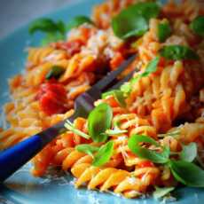 Przepis na Fusilli z pomidorami,szynką i Pecorino Romano DOP