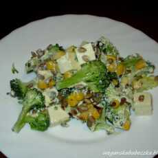 Przepis na Sałatka z brokułem i wegańskim serem feta