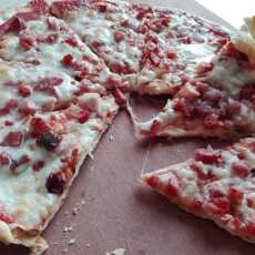 Przepis na Włoska pizza z szynką i mozzarellą 