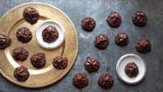 Przepis na Cocoa and oatmeal thumbprint cookies, czyli kakaowo-owsiane ciasteczka z… odciskiem kciuka