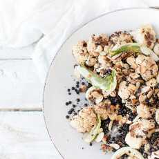 Przepis na Sałatka z pieczonego kalafiora i czarnej soczewicy (Roasted cauliflower and black lentils salad) 