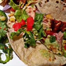 Przepis na Łososiowe tacos z salsą awokado-bazyliową