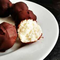 Przepis na Pralinki kokosowe w gorzkiej czekoladzie