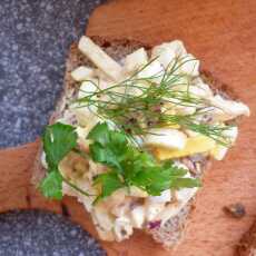 Przepis na Szwedzka sałatka z jajkiem i anchois