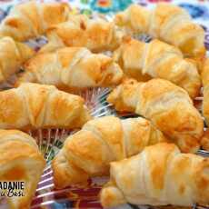 Przepis na Błyskawiczne mini croissanty z dżemem brzoskwiniowym