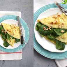 Przepis na Białkowy omlet ze szpinakiem i orzeszkami ziemnymi. 