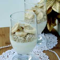 Przepis na Płatki owsiane z jogurtem, bananem i pastą sezamową