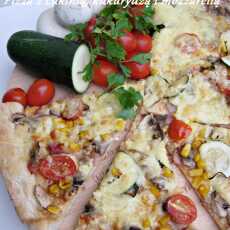 Przepis na Pizza z cukinią, kukurydzą i mozzarellą