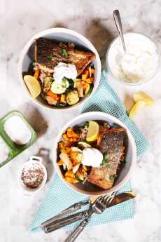 Przepis na Bowl of Food: Pan Seared Salmon and Roasted Vegetables