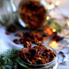 Przepis na Świąteczna granola korzenna z żurawiną 