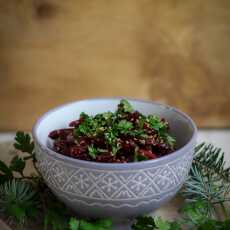 Przepis na Sałatka z Pieczonych Buraków z Cynamonowym Vinegrette i Prażonym Sezamem / Baked Beetroot Salad with Cinnamon Balsamic Vinaigrette