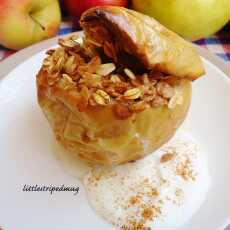 Przepis na Pieczone jabłka z musli, syropem hibiskusowym i rumem