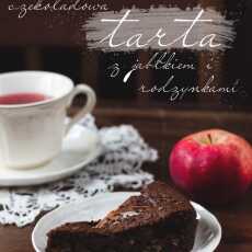 Przepis na Tarta czekoladowa z jabłkiem i rodzynkami.