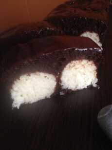Przepis na Ciasto czekoladowe z kulkami serowo -kokosowymi.