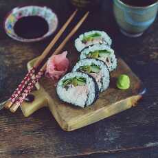 Przepis na Test garna do gotowania ryżu i sushi z pieczonym łososiem, marynowaną rzodkwią i marynowaną tykwą