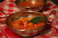 Przepis na Szybka zupa pomidorowa o odrobinie innego smaku