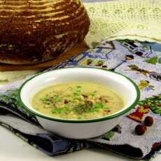 Przepis na Co kogo uszczęśliwia czyli zupa selerowa z orzechami laskowymi i boczkiem