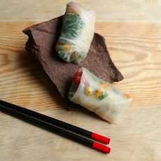 Przepis na Spring rolls z dynią makaronową, jarmużem i pieczoną papryką