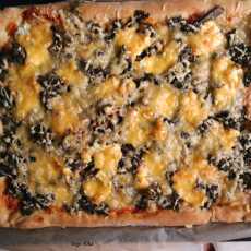 Przepis na Pizza z jarmużem i orzechami włoskimi
