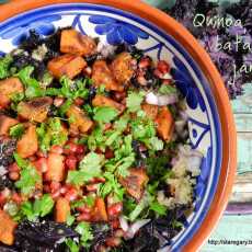 Przepis na Ciepła sałatka z komosą ryżową (quinoa), batatami i jarmużem
