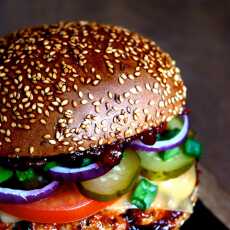 Przepis na Burger z sosem barbecue - domowy sos BBQ