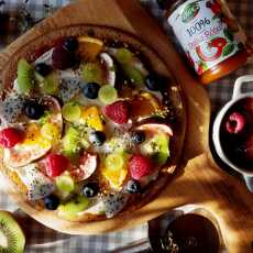 Przepis na Bezglutenowa śniadaniowa pizza z dżemem, 'serem' z nerkowców i owocami