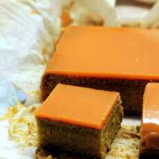 Przepis na Ciasto marchewkowe z polewą marchewkową.