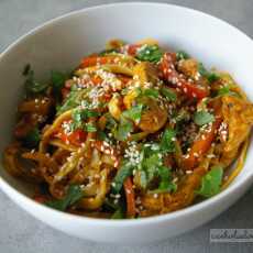 Przepis na Chow mein z kurczakiem i warzywami