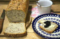 Przepis na Szybki i prosty chleb pszenno-żytni na drożdżach z ziarnami