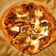 Przepis na Domowa włoska pizza na cieńkim cieście