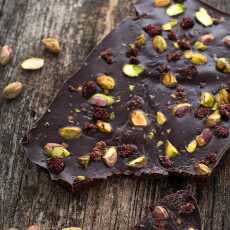 Przepis na Domowa czekolada z pistacjami i malinami (wegańskie, bezglutenowe, bez cukru)