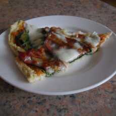 Przepis na Pizza jaglana najlepsza ze szpinakiem, boczkiem i mozzarella