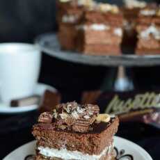 Przepis na Ciasto potrójnie czekoladowe z wafelkami i orzechami