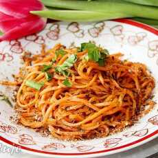 Przepis na Spaghetti z marchewki z miodem, koperkiem i płatkami lnianymi