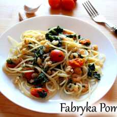 Przepis na Spaghetti ze szpinakiem, krewetkami i pomidorkami