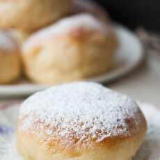 Przepis na Pieczone pączki z powidłem śliwkowym