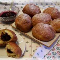 Przepis na Pączki z dżemem z czarnej porzeczki