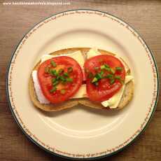 Przepis na Kanapka z serem pleśniowym i pomidorem