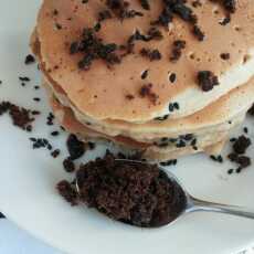 Przepis na Razowe pancakes z melasą i czarnym sezamem
