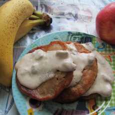 Przepis na Placuszki z jabłkami i sosem bananowym