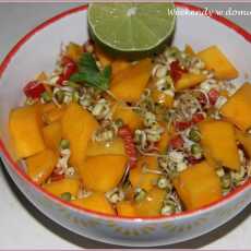 Przepis na Surówka z mango i fasoli mung