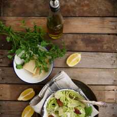 Przepis na #LUMIXPOLSKA #EXPERIENCEFRESH / SPAGHETTI W ZIOŁOWYM SOSIE Z PARMEZANEM I ORZECHAMI PEKAN 