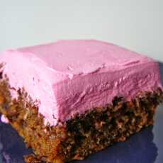 Przepis na Pełnoziarniste buraczkowe ciasto z różową gładzią