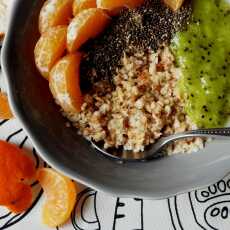 Przepis na Śniadaniowa quinoa z kiwi, mandarynką i nasionami chia
