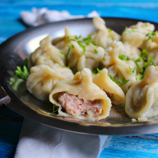 Przepis na Przepis na chinkali z mięsem - gruzińskie pierożki.