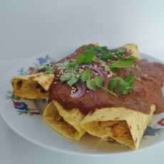 Przepis na Enmoladas - tortille z ostrym sosem mole