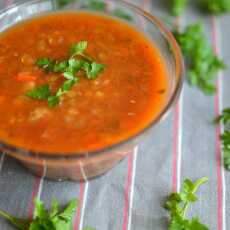 Przepis na Rozgrzewająca zupa pomidorowa z soczewicą