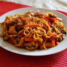 Przepis na Chow mein z kurczakiem i warzywami