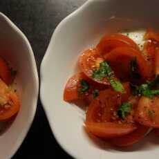 Przepis na Mozzarella z pomidorami w bazyliowym aromacie