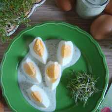 Przepis na Jajka w sosie jogurtowo-rzeżuchowym